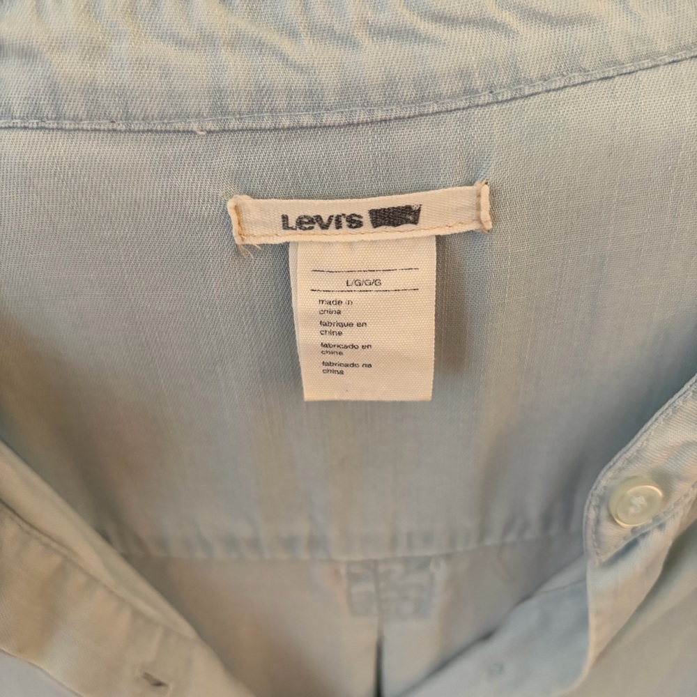 Levi's Soft Blue Women's Blouse - Picture 2 of 3